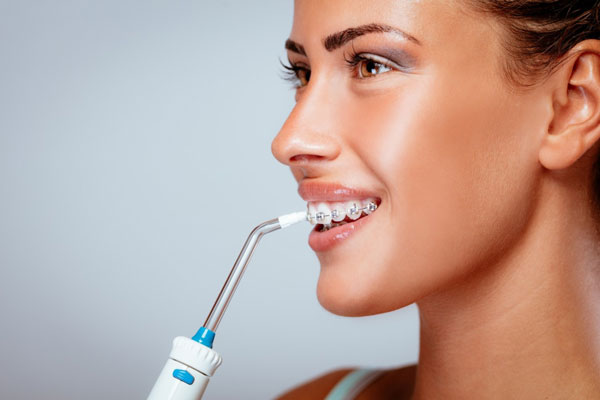 Cách sử dụng máy tăm nước thay thế chỉ nha khoa