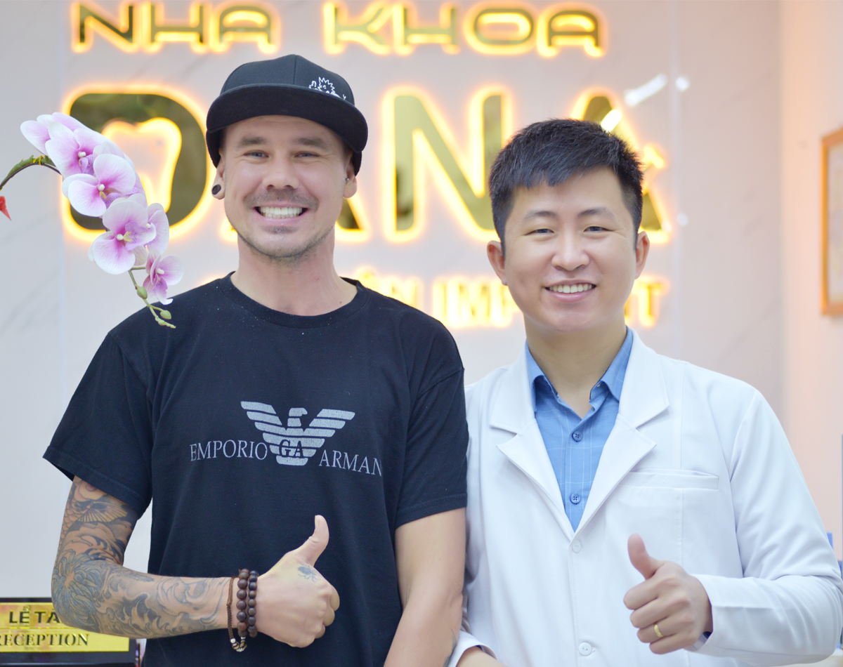 khách hàng bọc răng sứ tại đà nẵng